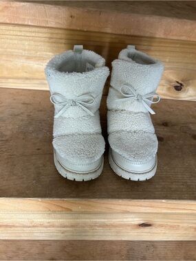 Old Navy Girl Sherpa Winter Boots
